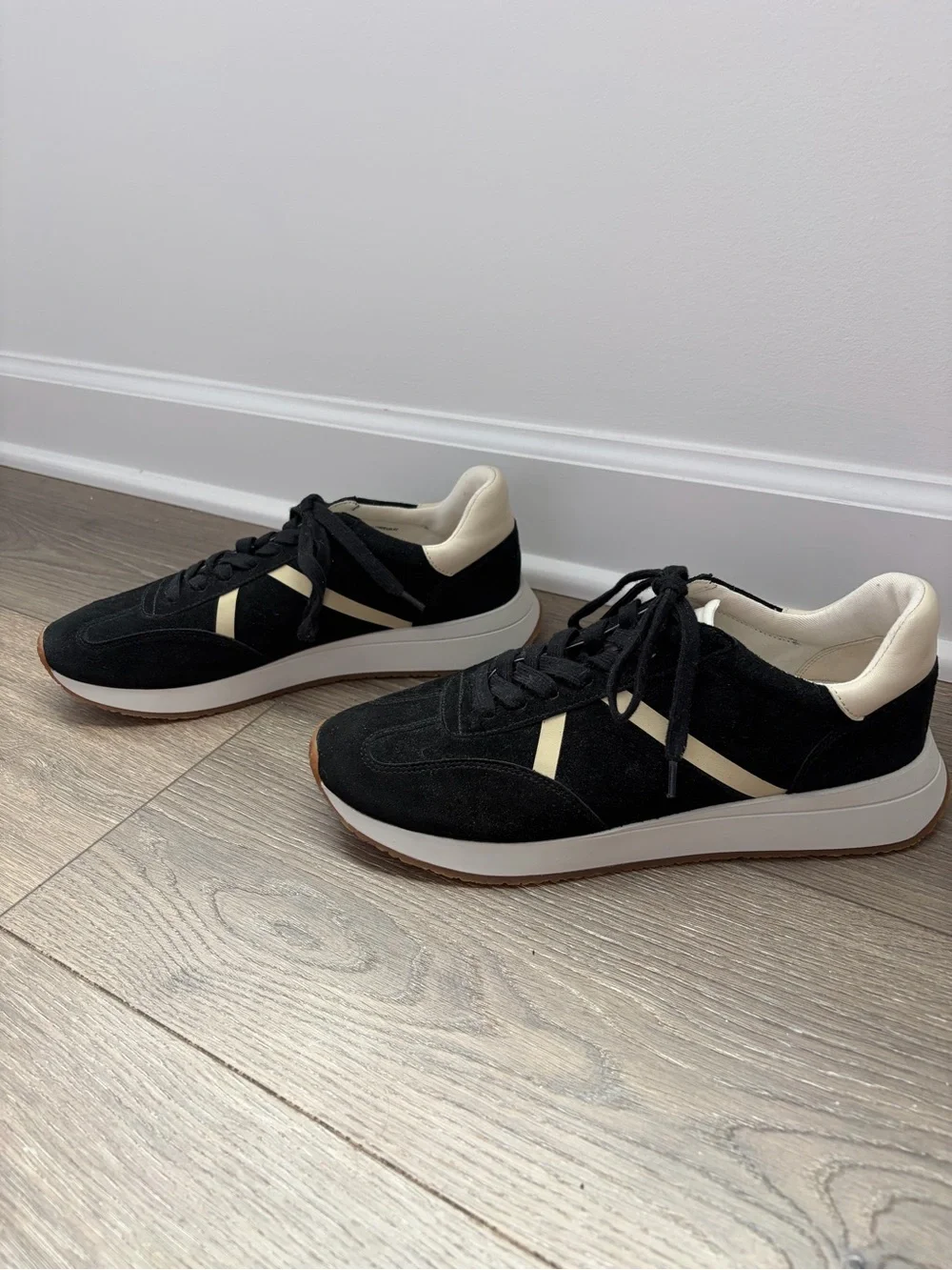 NWT Vince Women’s O’Hara Lace Up Leather and Suede Sneaker